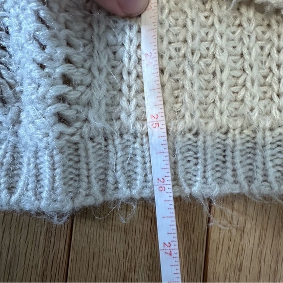 UNIF x Urban Outfitters Women’s Cable Knit Sweater Relaxed Fit Cream Size Small - Picture 9 of 9